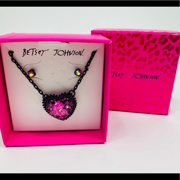 New Betsey Johnson Heart Pendant & Earrings Set - Picture 9 of 15